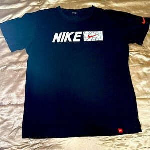 NIKE VTG Men’s Black Medium T-Shirt. White NIKE Logo w/ Red NIKE Swoosh‼️